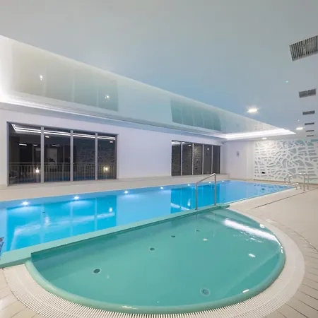 Luxury Two-level In Center With Pool, Gym And Sauna By Renters Prestige