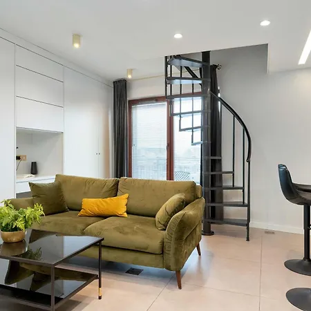 Luxury Two-level In Center With Pool, Gym And Sauna By Renters Prestige *