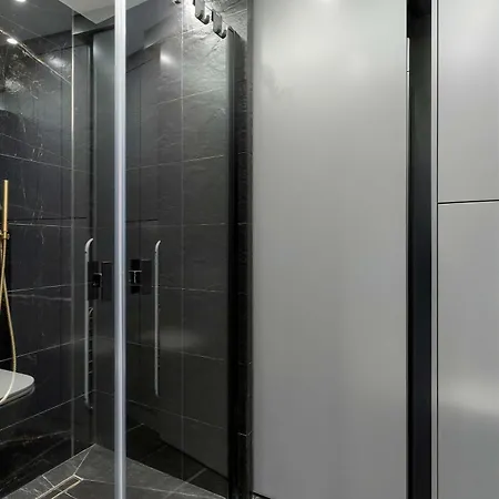 Luxury Two-level In Center With Pool, Gym And Sauna By Renters Prestige